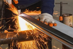 How does a plasma cutter work?
